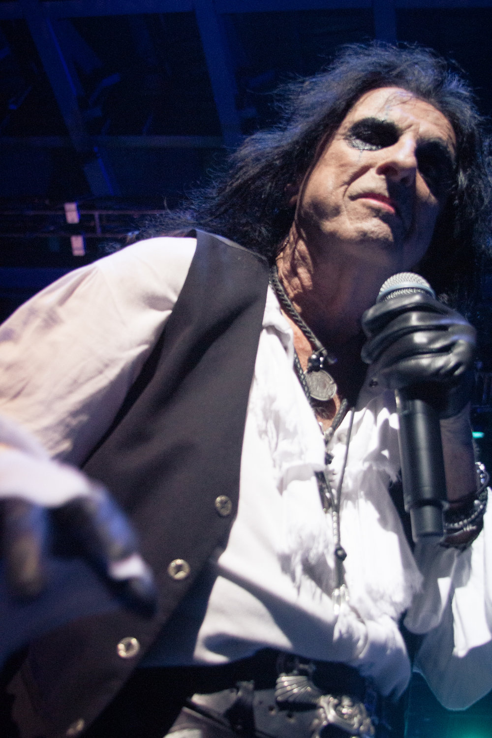This photo of Alice Cooper only makes sense with the one that follows it.