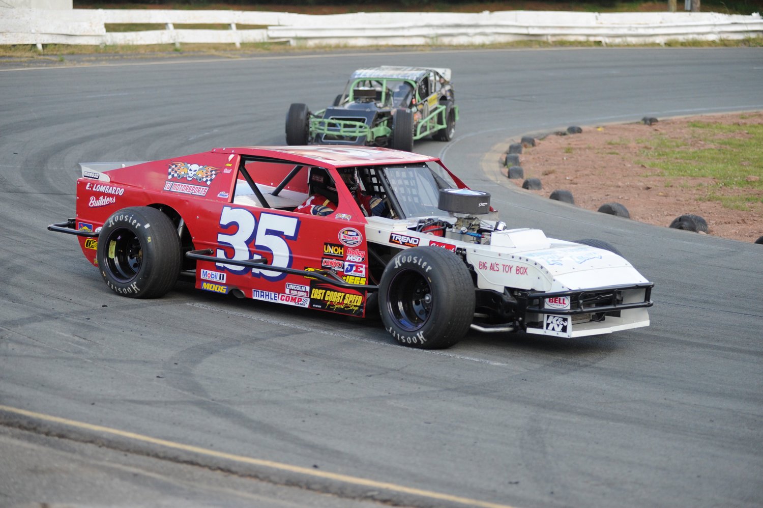 Dual on the oval. Larry O’Donnell in modified #35.