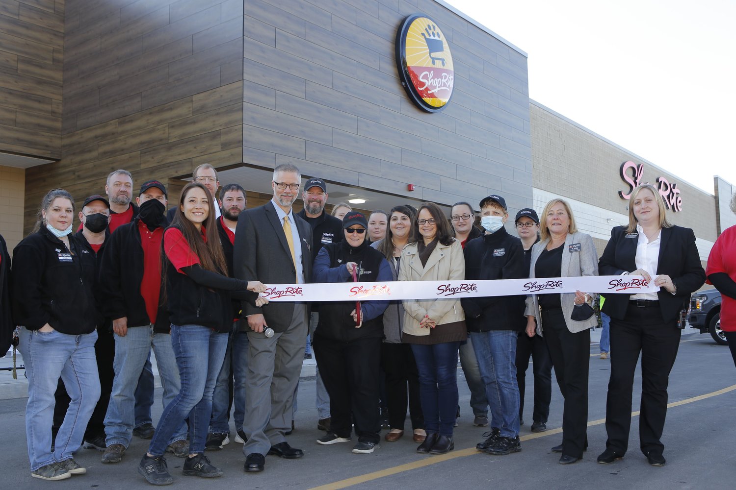 A November 7 ribbon cutting for the new ShopRite at Westfall Town Center celebrates the new state-of-the-art full-service supermarket.
